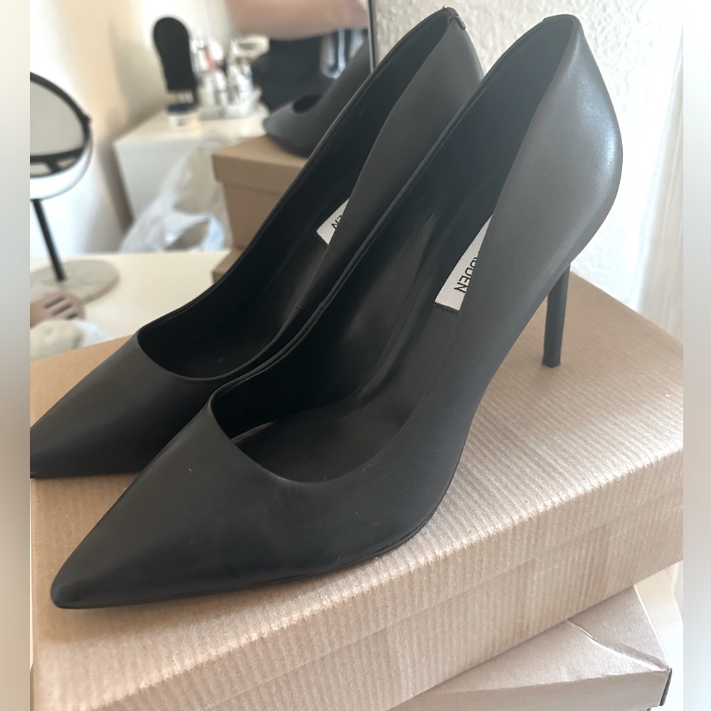 Steve Madden pump